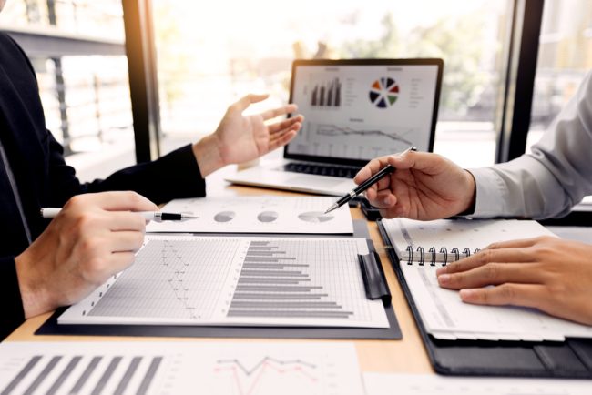 teamwork company meeting concept, business partners working with